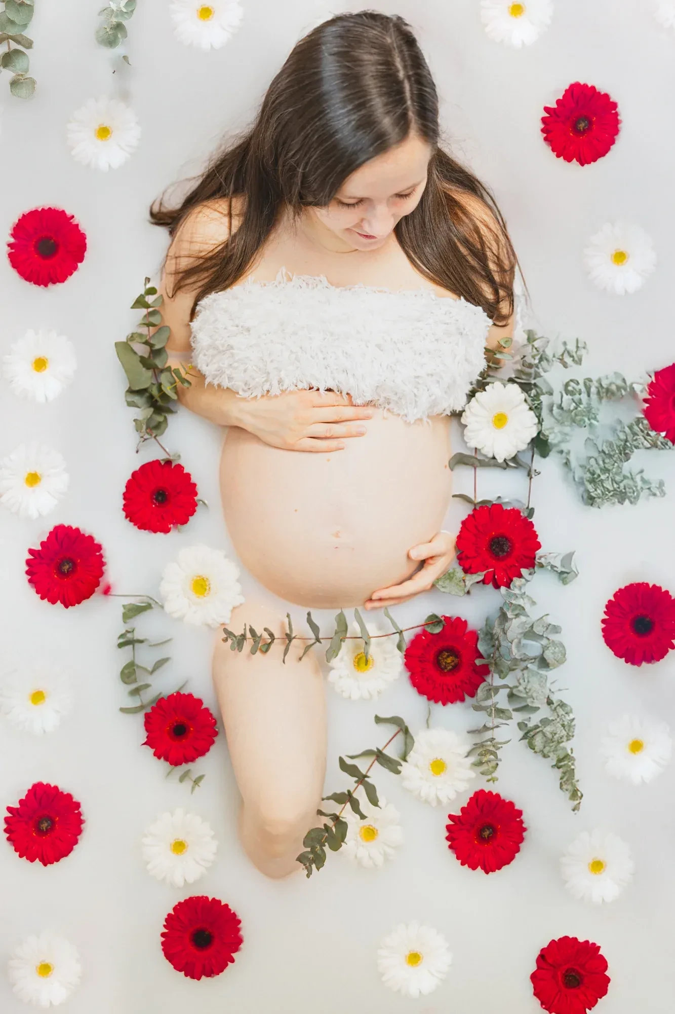 Séance grossesse boudoir sensualité – guide et tarifs 2 seance-photo-grossesse-intime.webp